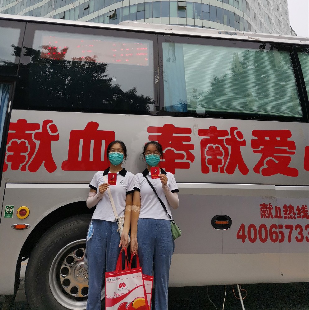 1660037452151983.jpg 双胞胎姐妹献血.jpg