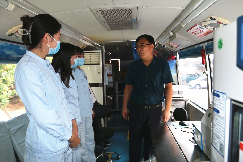 1660037892204275.jpg 济宁市中心血站领导慰问一线医护人员.jpg