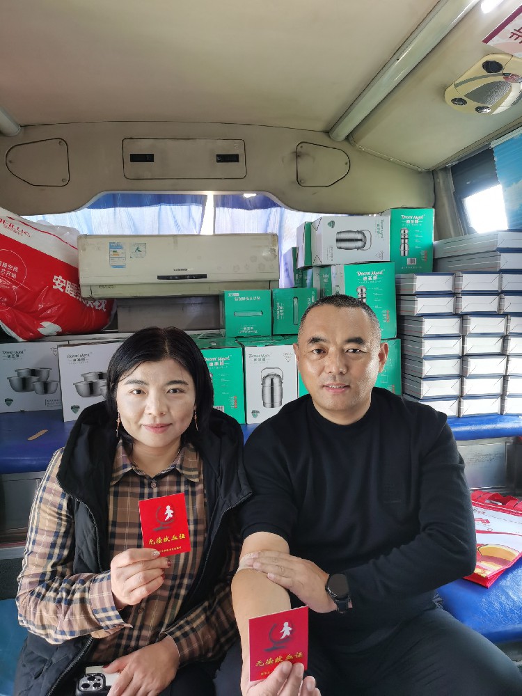 1700817494432982.jpg 臧伟苗艳红夫妻俩.jpg
