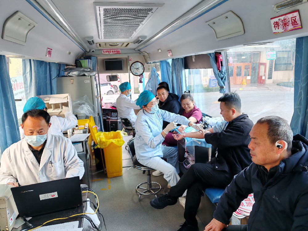 1740475239130283.jpg 泗水县人民医院开展医务人员无偿献血活动.jpg